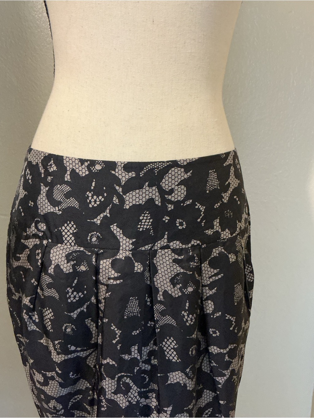 Banana Republic 100 % Silk Skirt Black & Tan Lace Print Lined - Picture 10 of 10